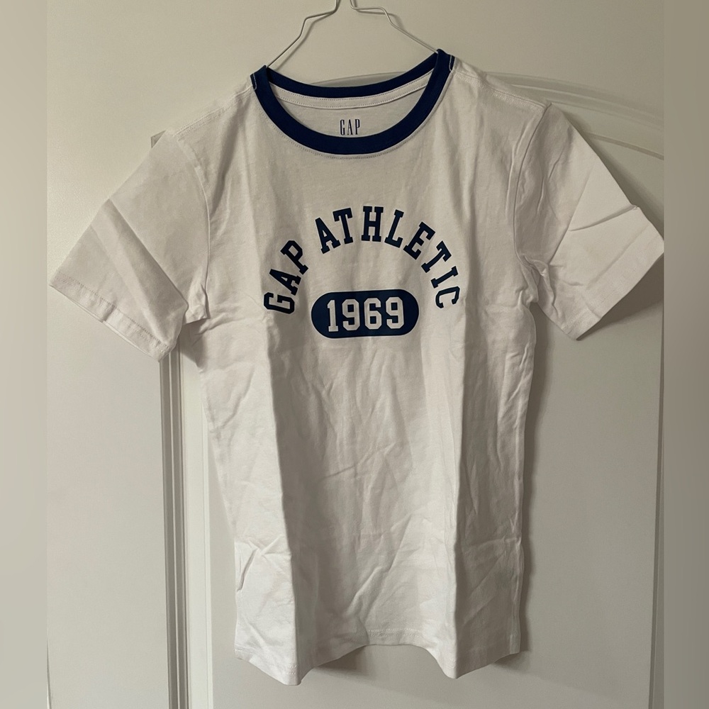 GAP kids Girls size 10/12 white short sleeved graphic T-shirt with navy. NWOT.